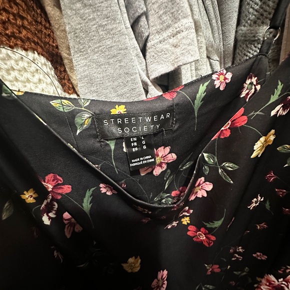 ‼️SOLD‼️Floral Tank top - Picture 2 of 2